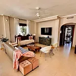 Casa Real فيلة